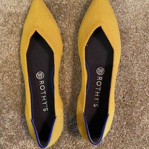 Rothy's pointed shoe